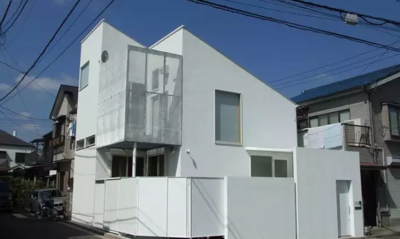 株式会社春日工務店の東京の狭小住宅の施工事例（清潔感のある住宅）